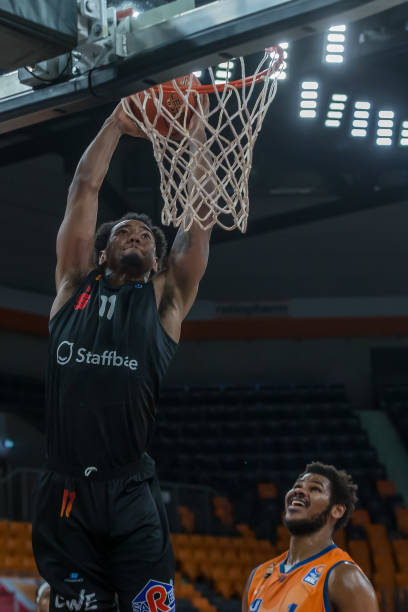 乒乓球是一 乒乓球是一